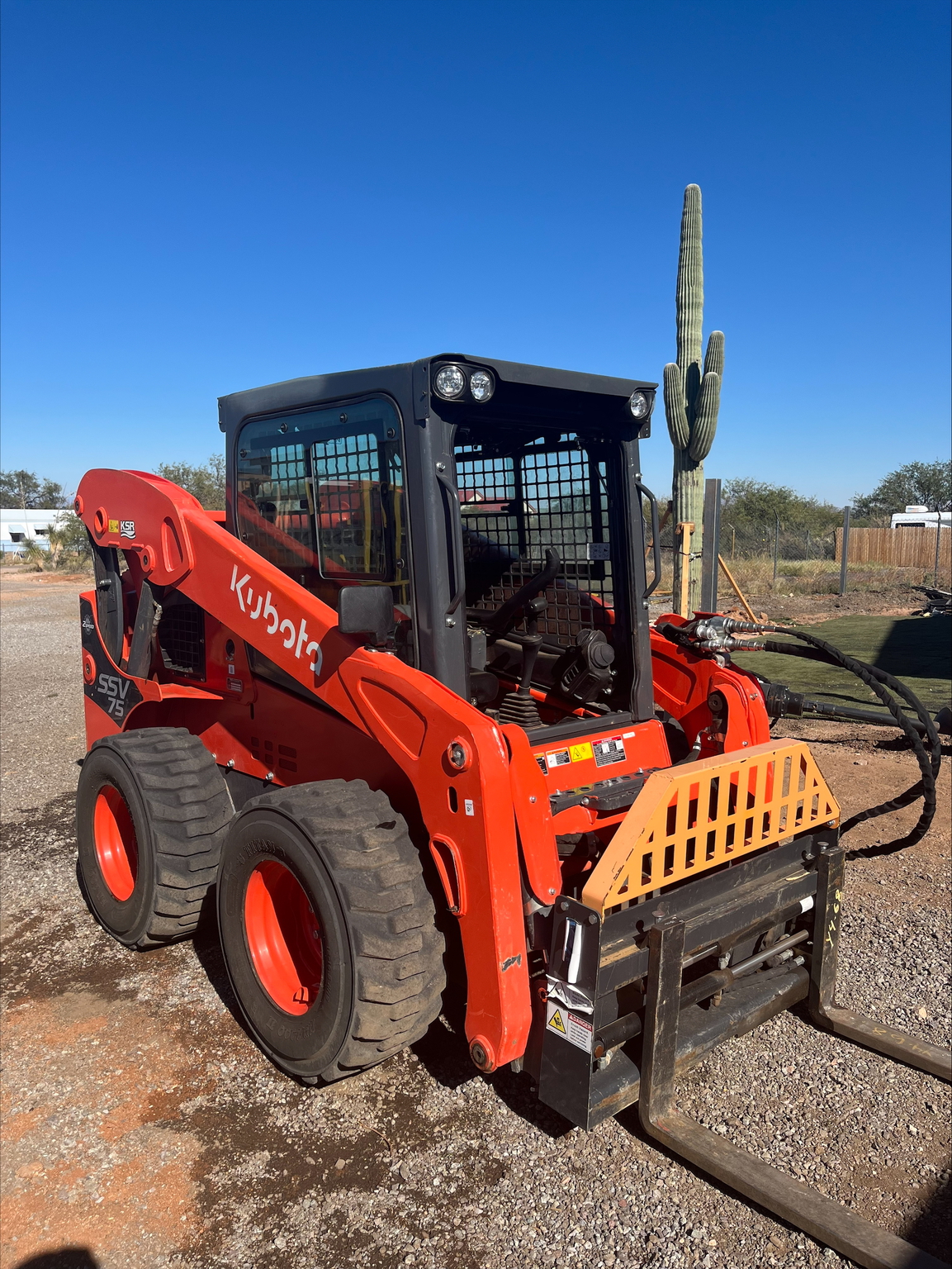 2022 Kubota SSV75 Image 2