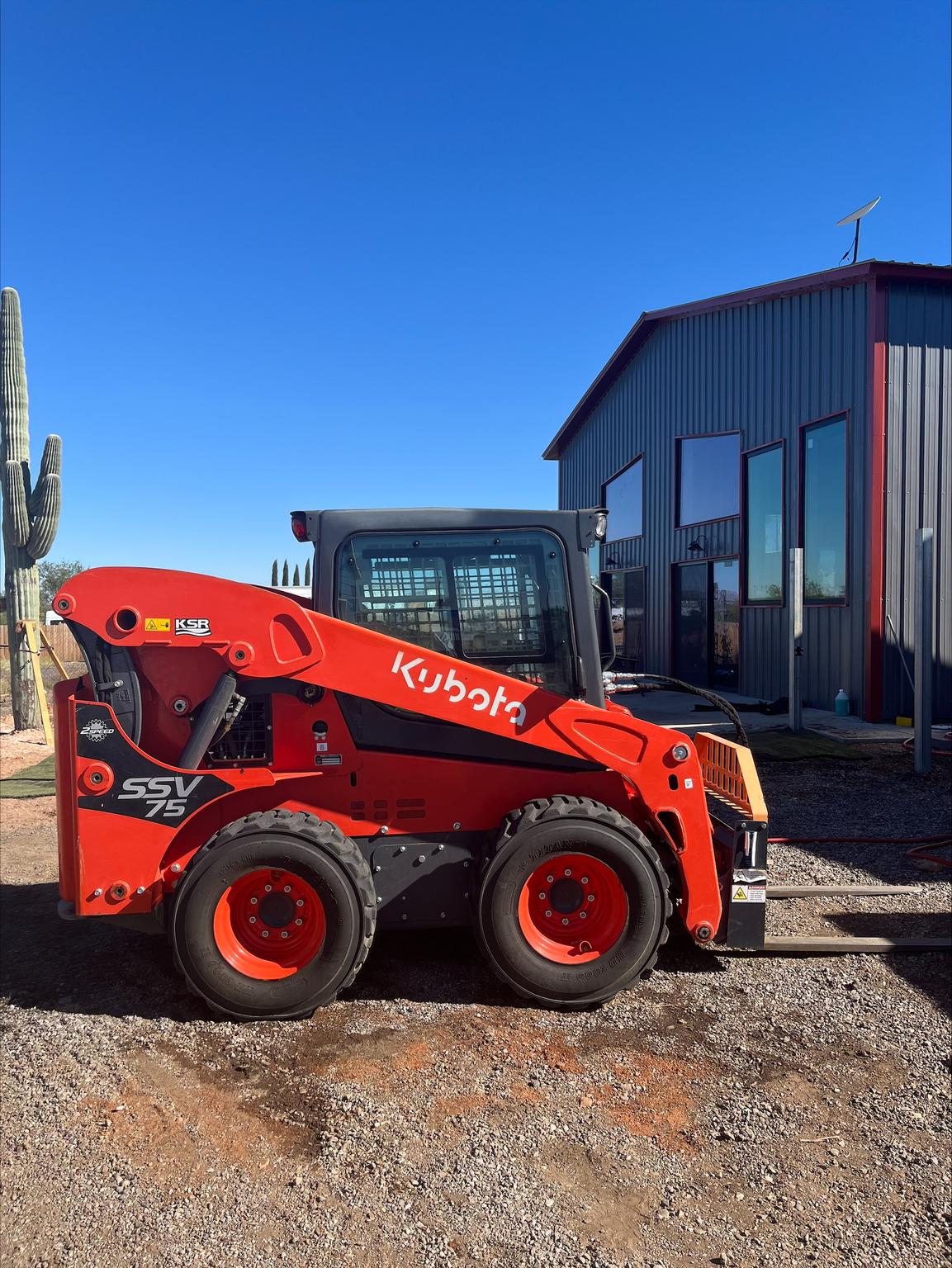 2022 Kubota SSV75 Image 9