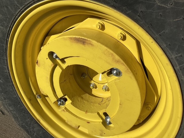 2024 John Deere 5100E Image 25