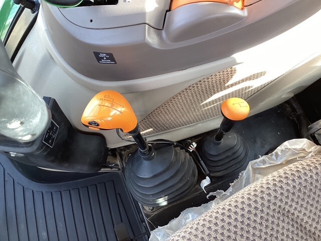 2024 John Deere 5100E Image 13