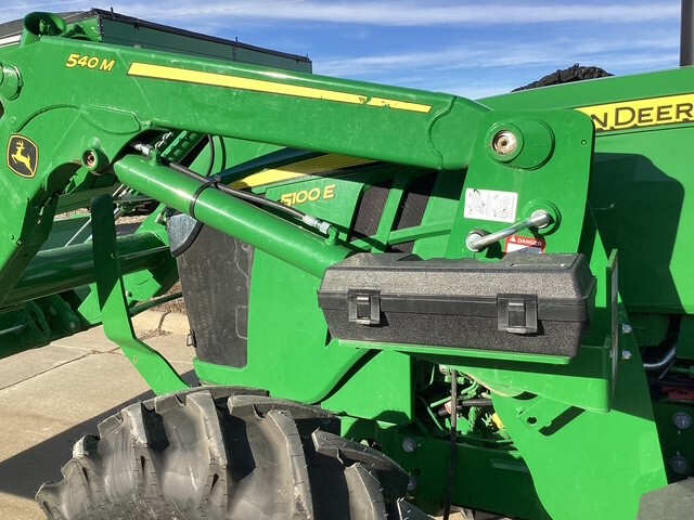 2024 John Deere 5100E Image 6