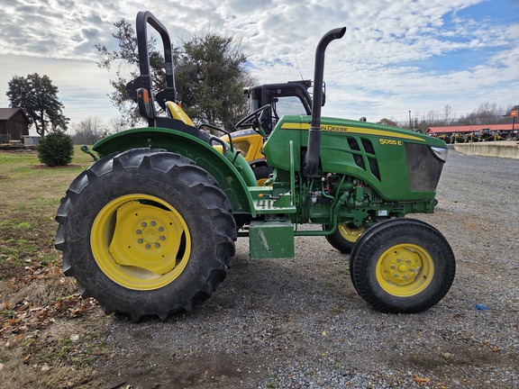 Photo of 2022 John Deere 5055E