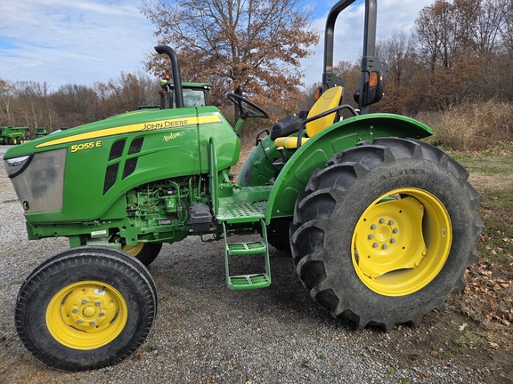 Photo of 2022 John Deere 5055E