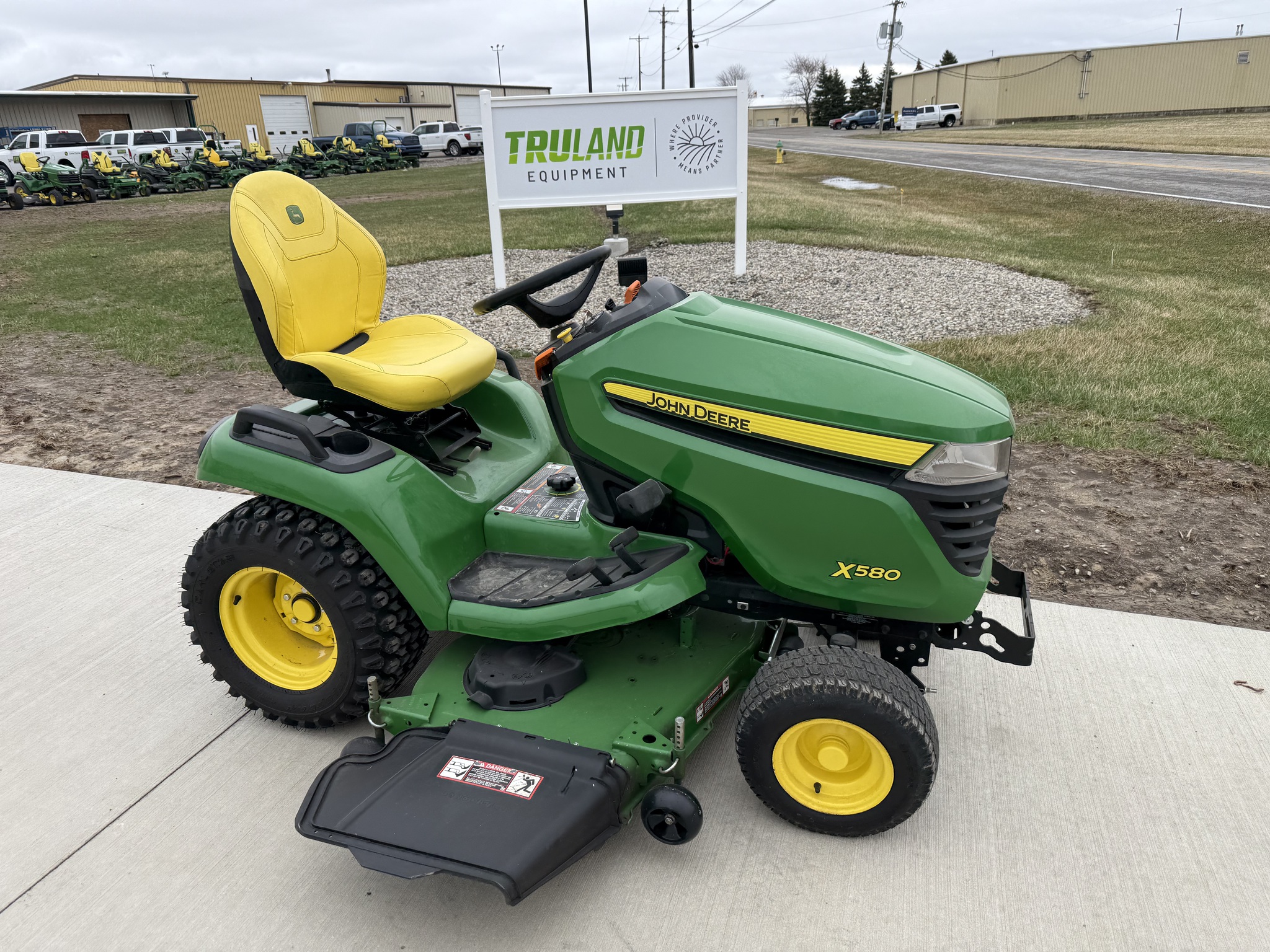 2024 John Deere X580 Image 3