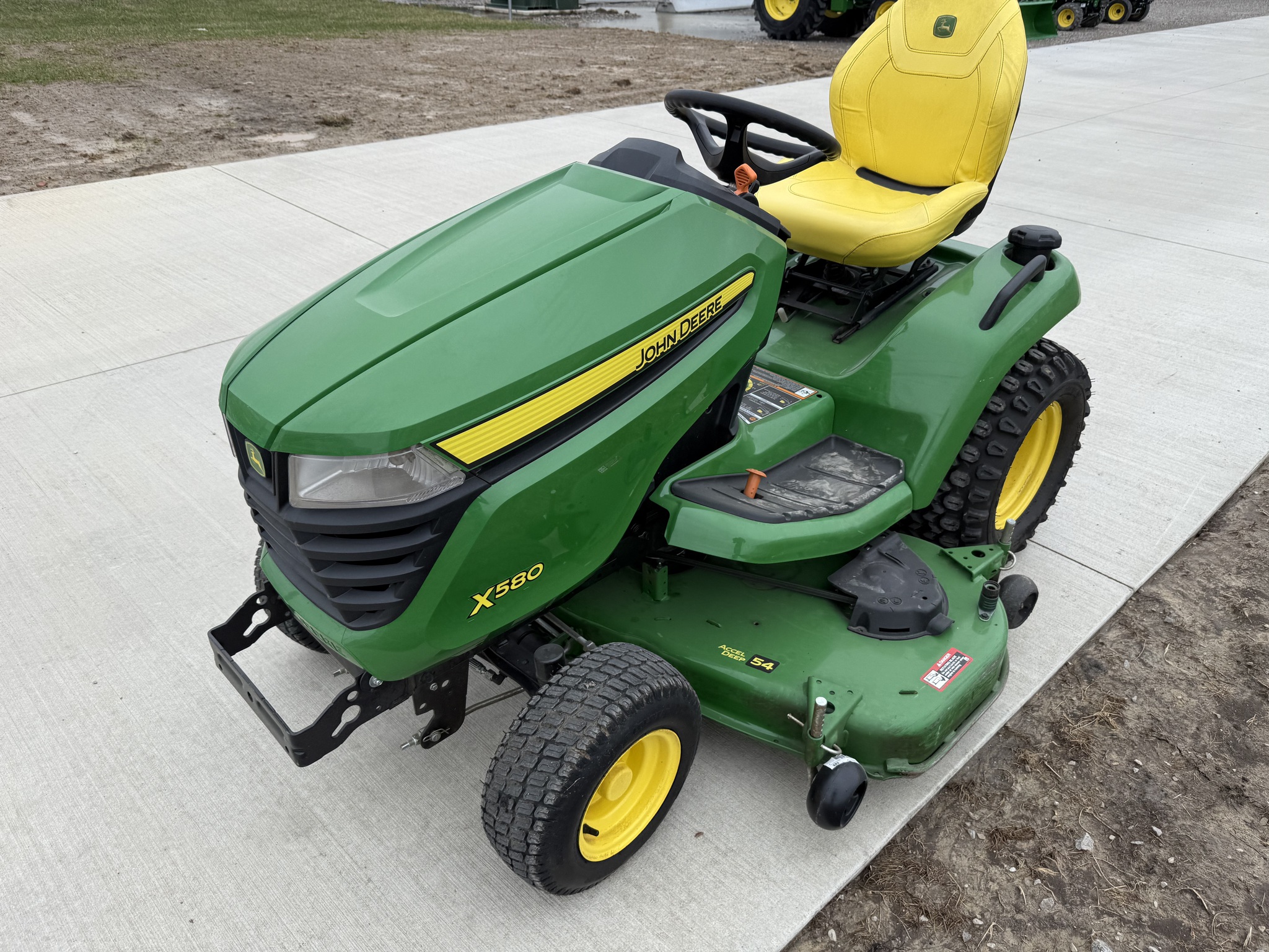2024 John Deere X580 Image 8