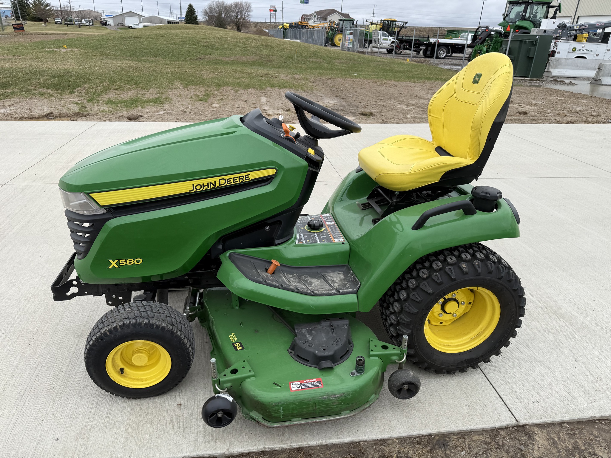 2024 John Deere X580 Image 11