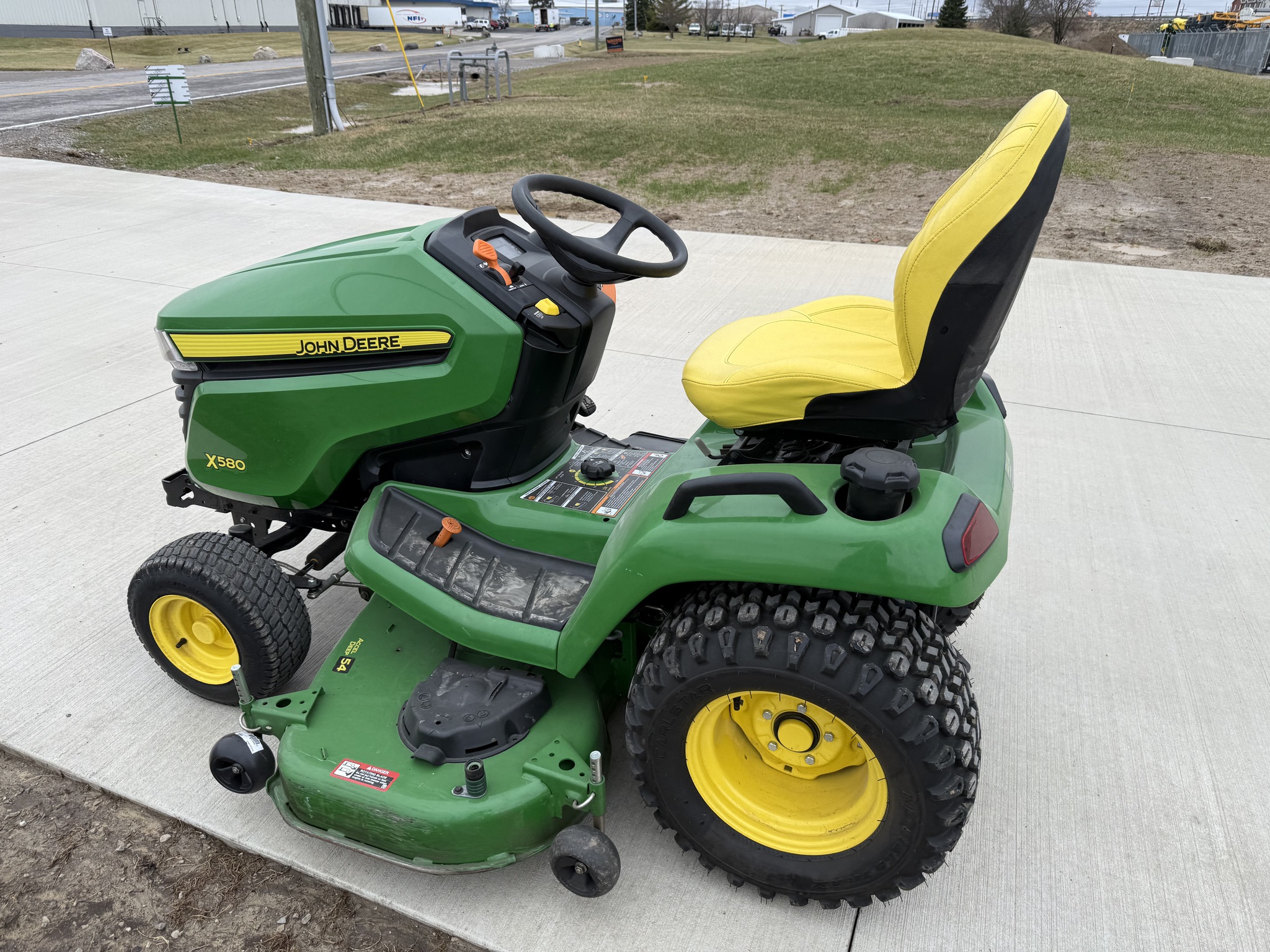 2024 John Deere X580 Image 13