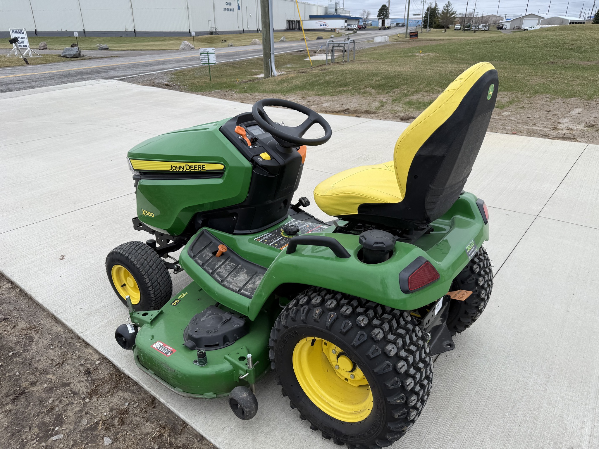 2024 John Deere X580 Image 14