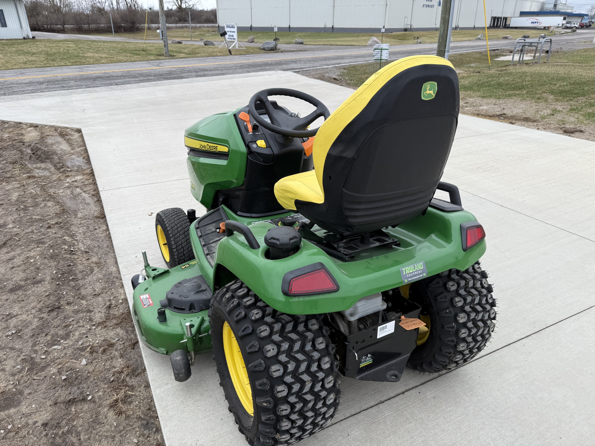 2024 John Deere X580 Image 16