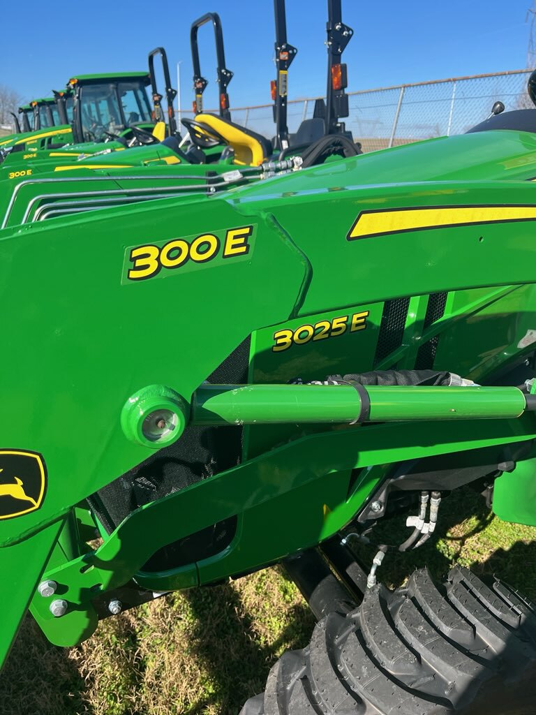 2025 John Deere 3025E Image 3