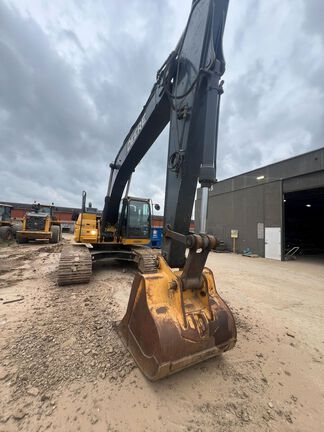 2019 John Deere 210G LC