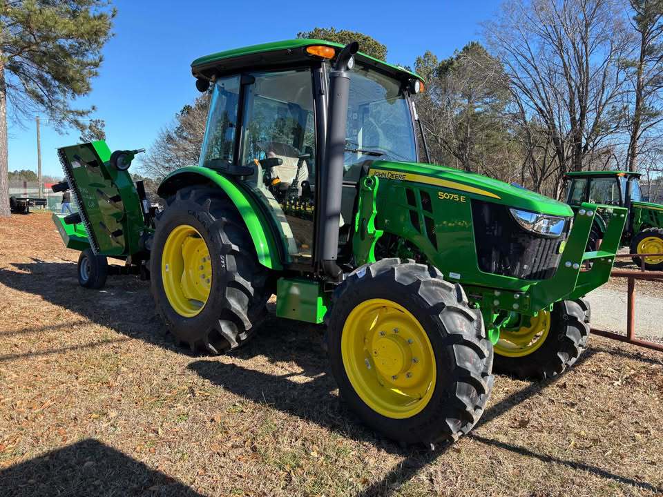 2025 John Deere 5075E Image 7