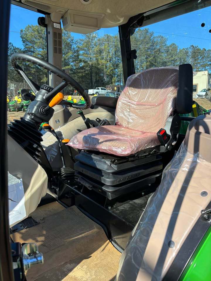 2025 John Deere 5075E Image 8