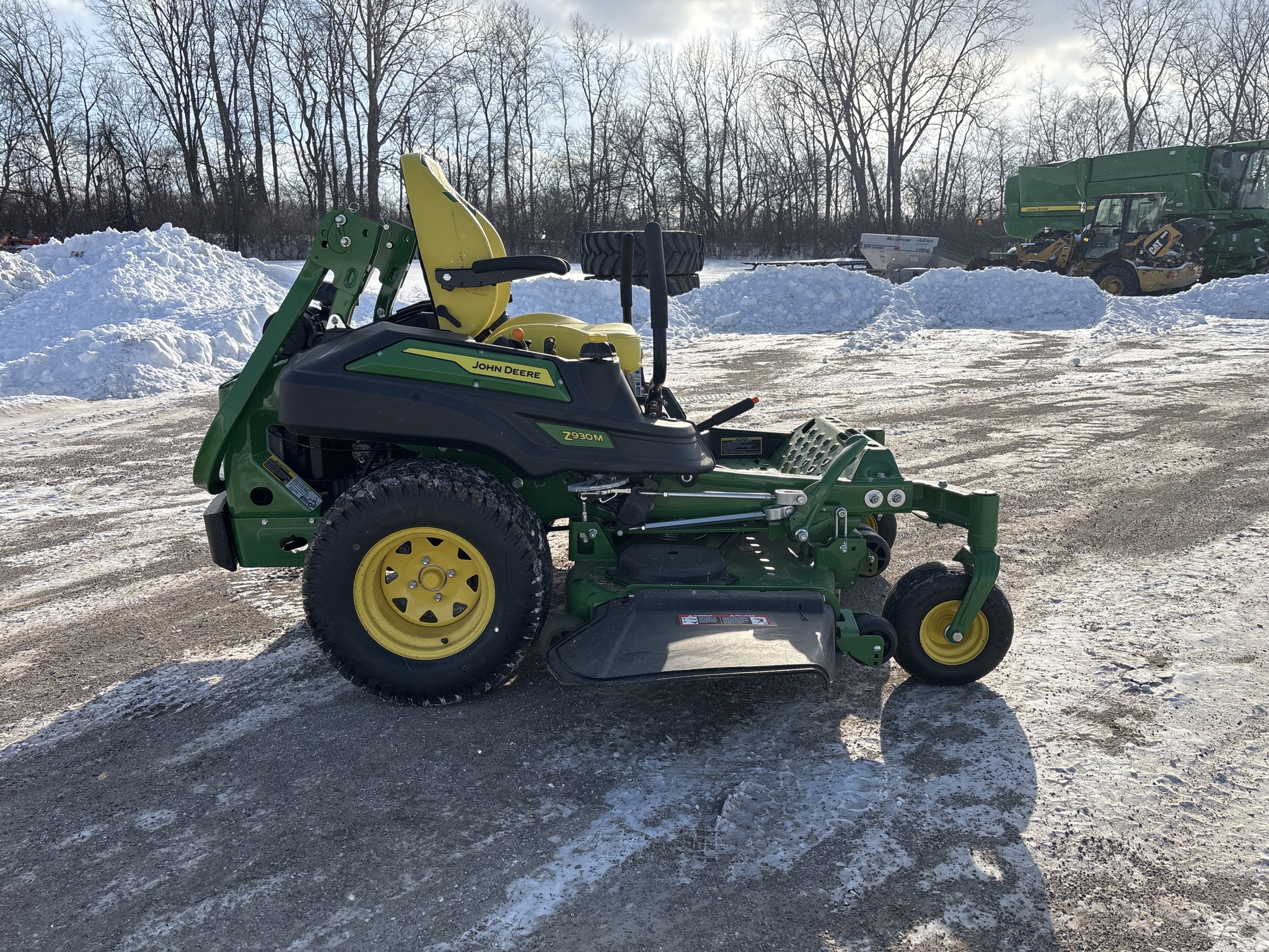 Used 2024 John Deere Z930M Zero Turn Mowers at Koenig Equipment in Greenfield, IN - PhotoXL3