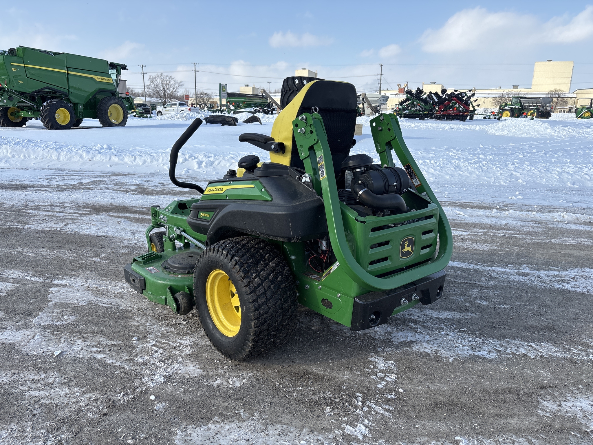 Used 2024 John Deere Z930M Zero Turn Mowers at Koenig Equipment in Greenfield, IN - PhotoXL6