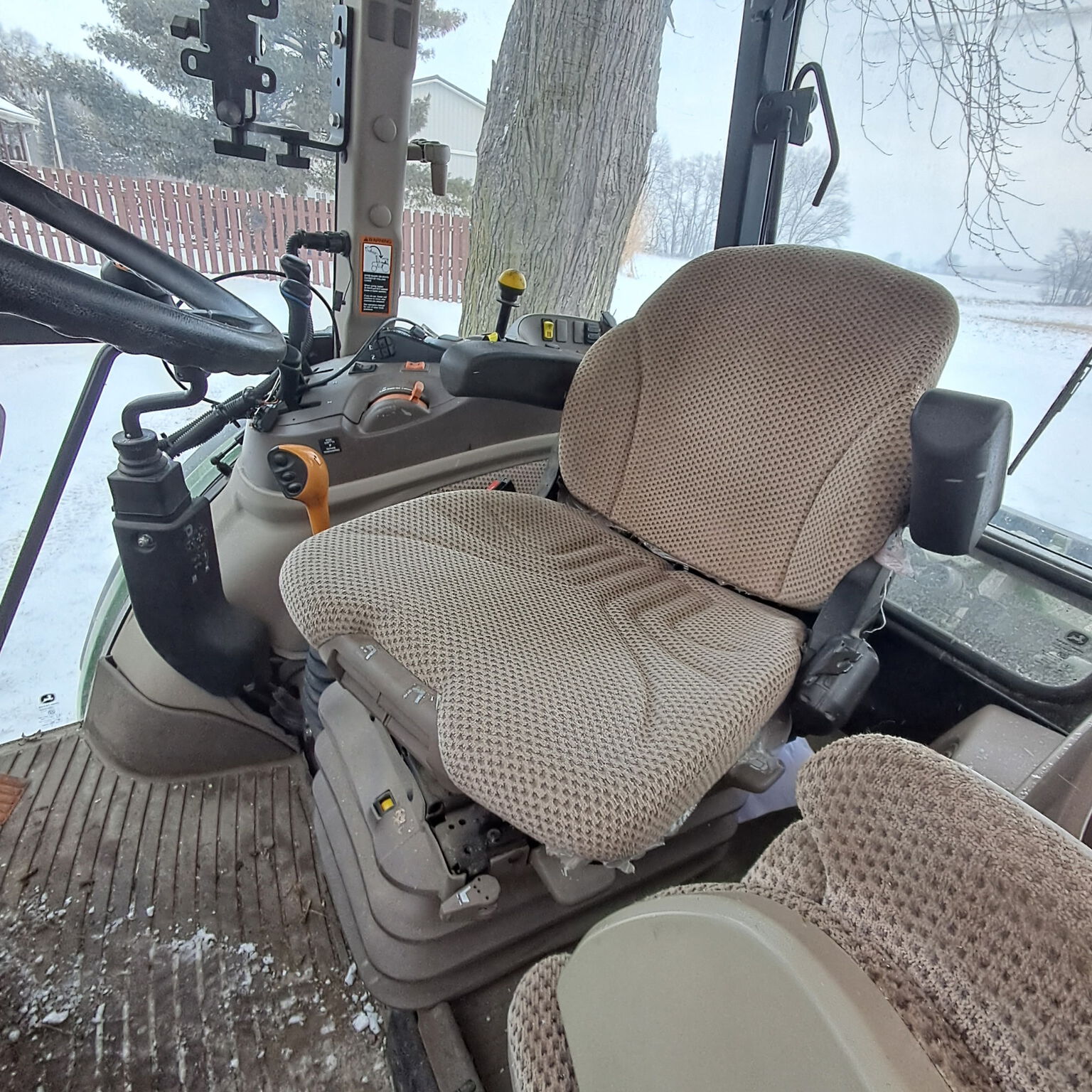 2022 John Deere 5125M Image 4