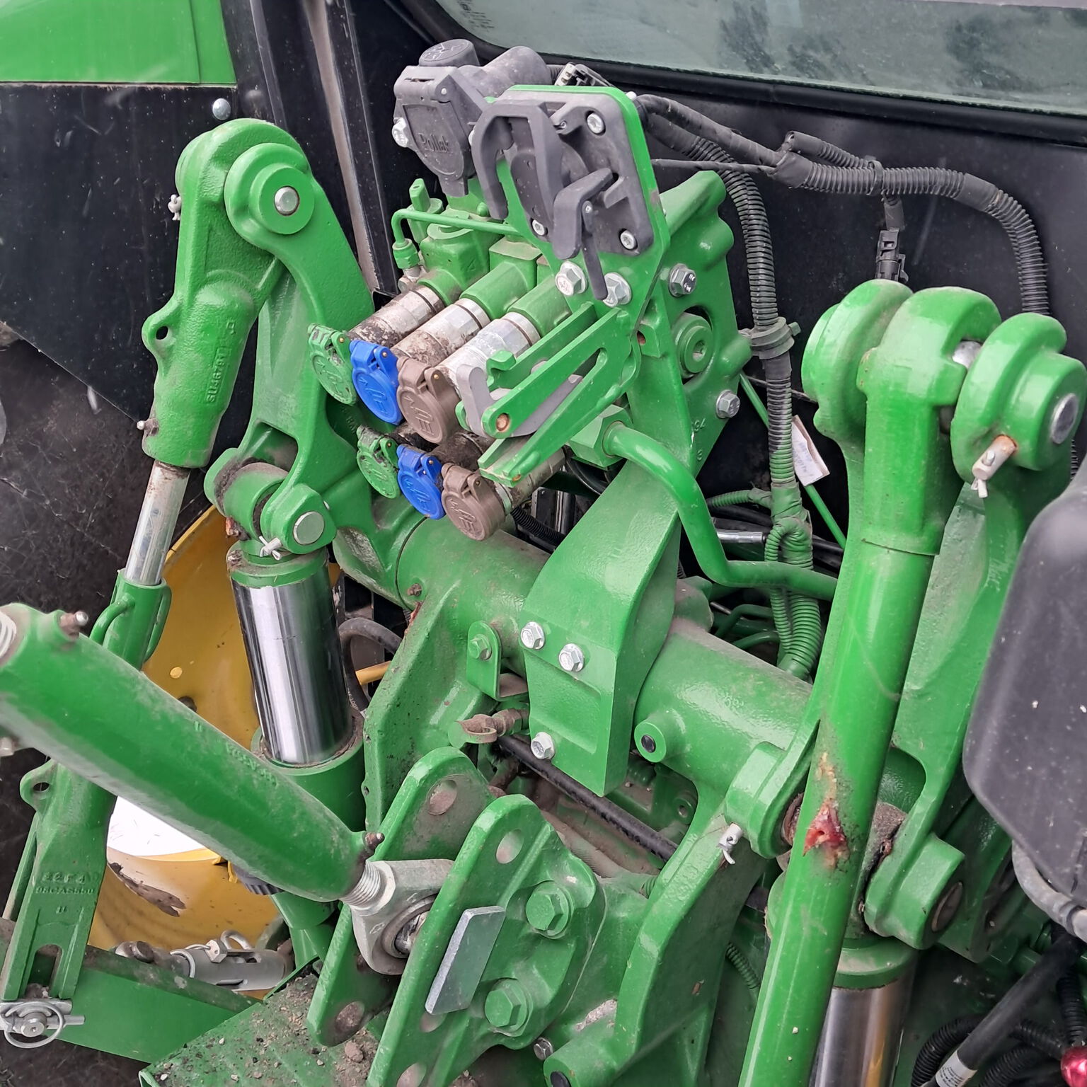 2022 John Deere 5125M Image 8