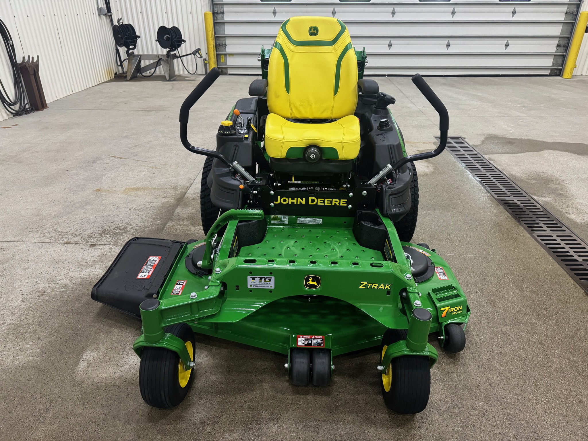 2023 John Deere Z930M Image 9