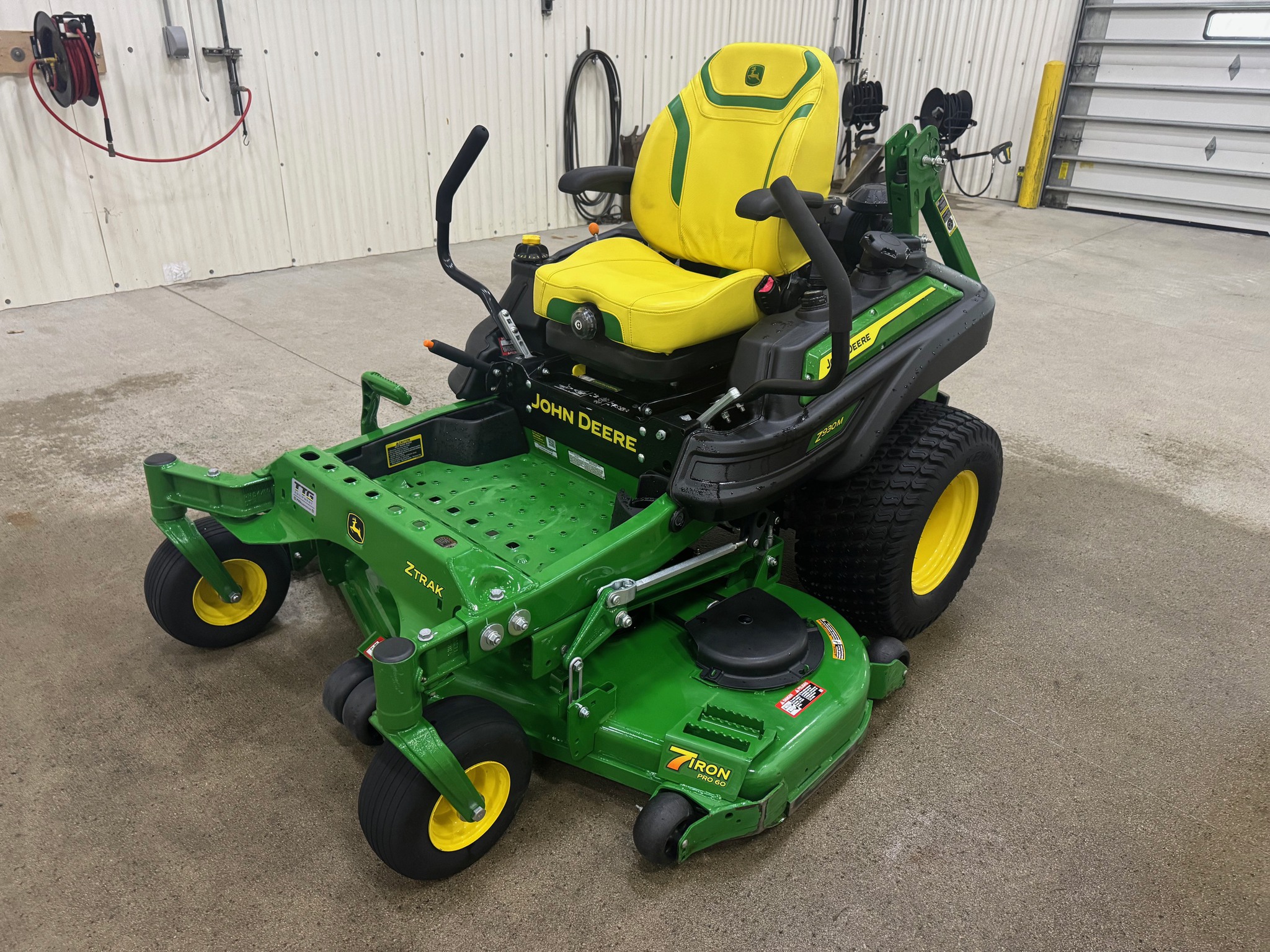 2023 John Deere Z930M Image 1