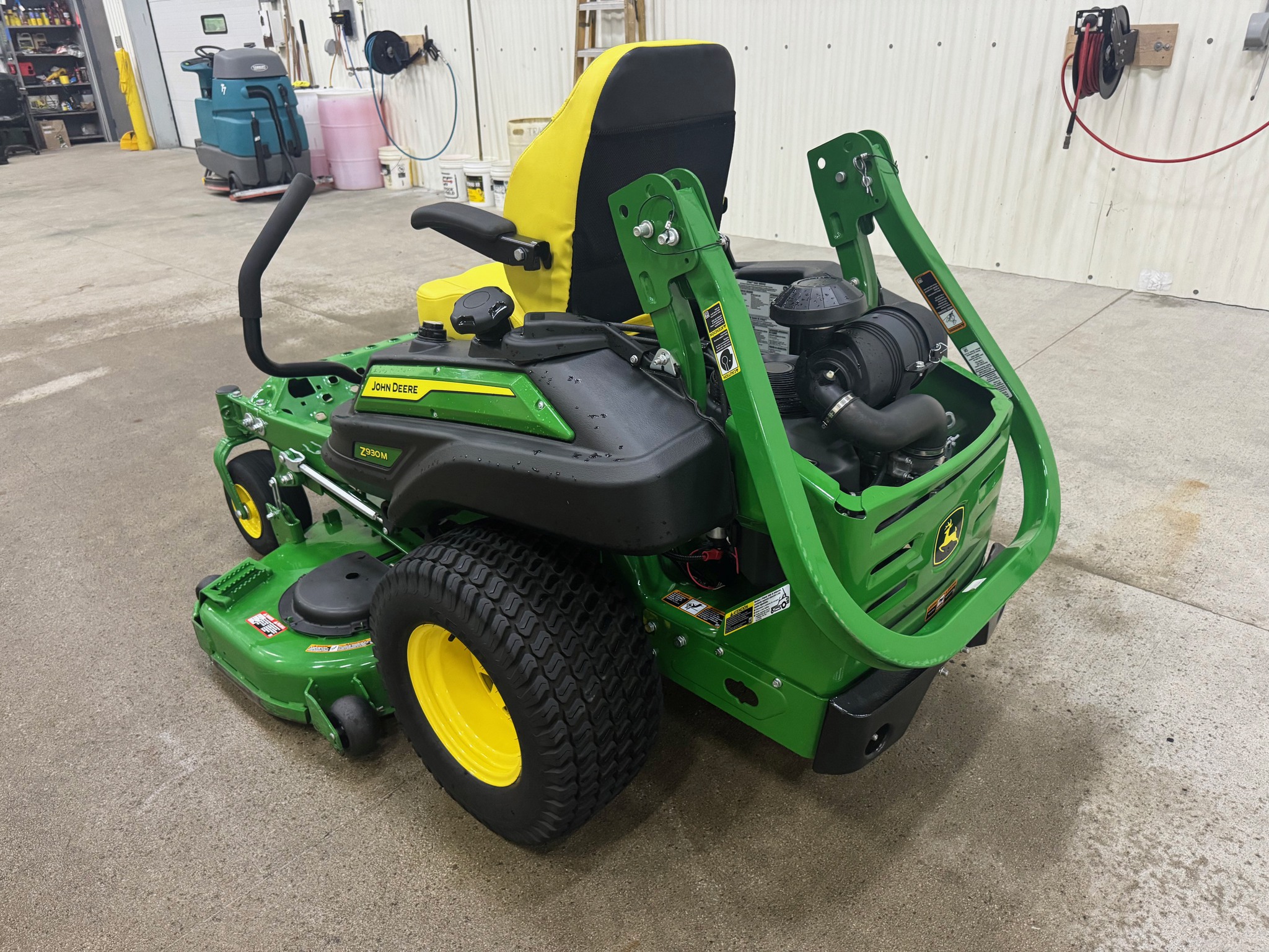 2023 John Deere Z930M Image 4