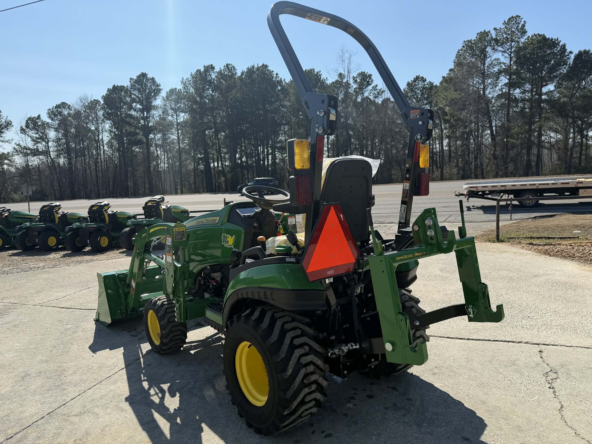 2024 John Deere 1025R Image 4