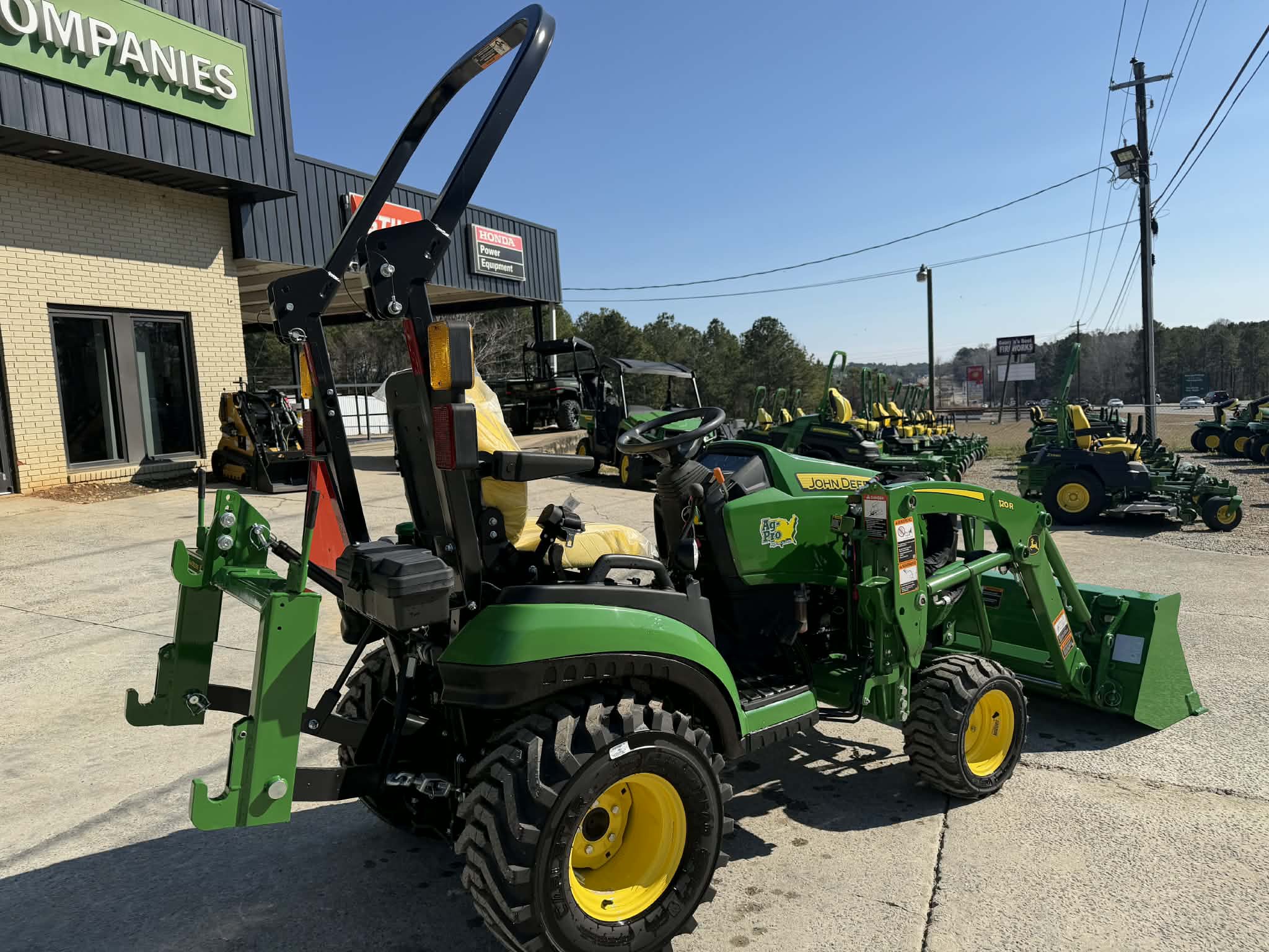 2024 John Deere 1025R Image 5