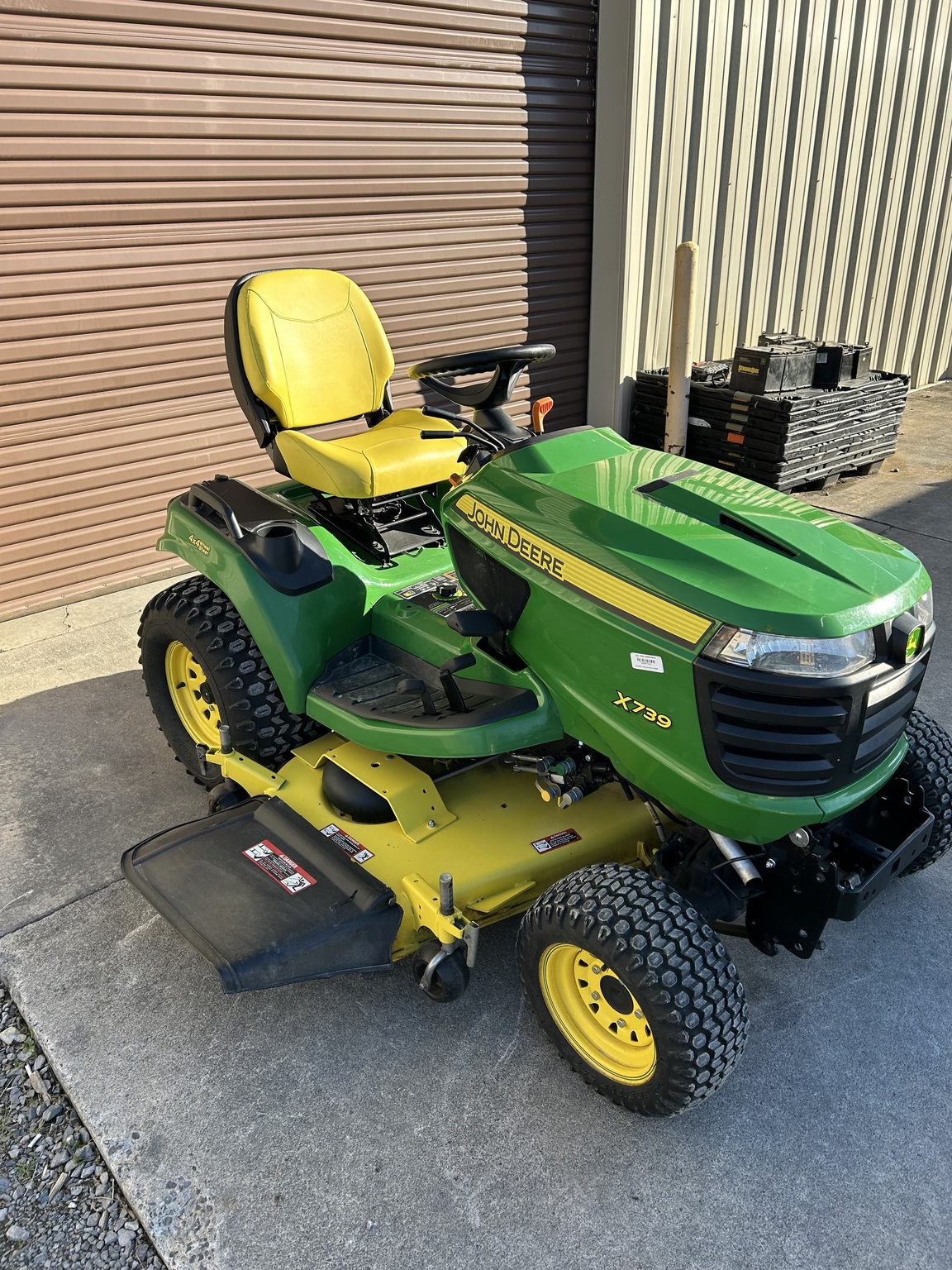 2017 John Deere X739 Image 8