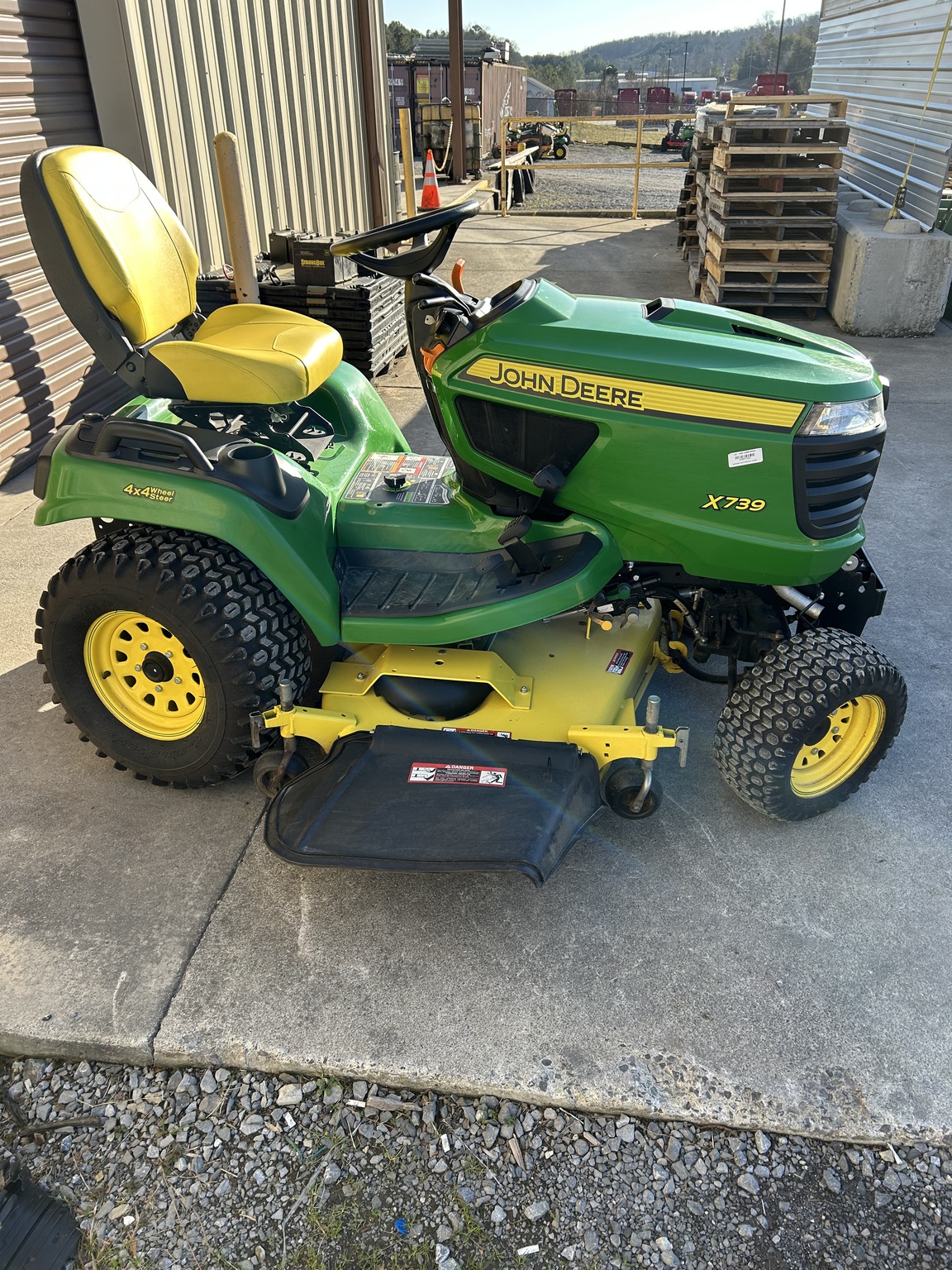 2017 John Deere X739 Image 5