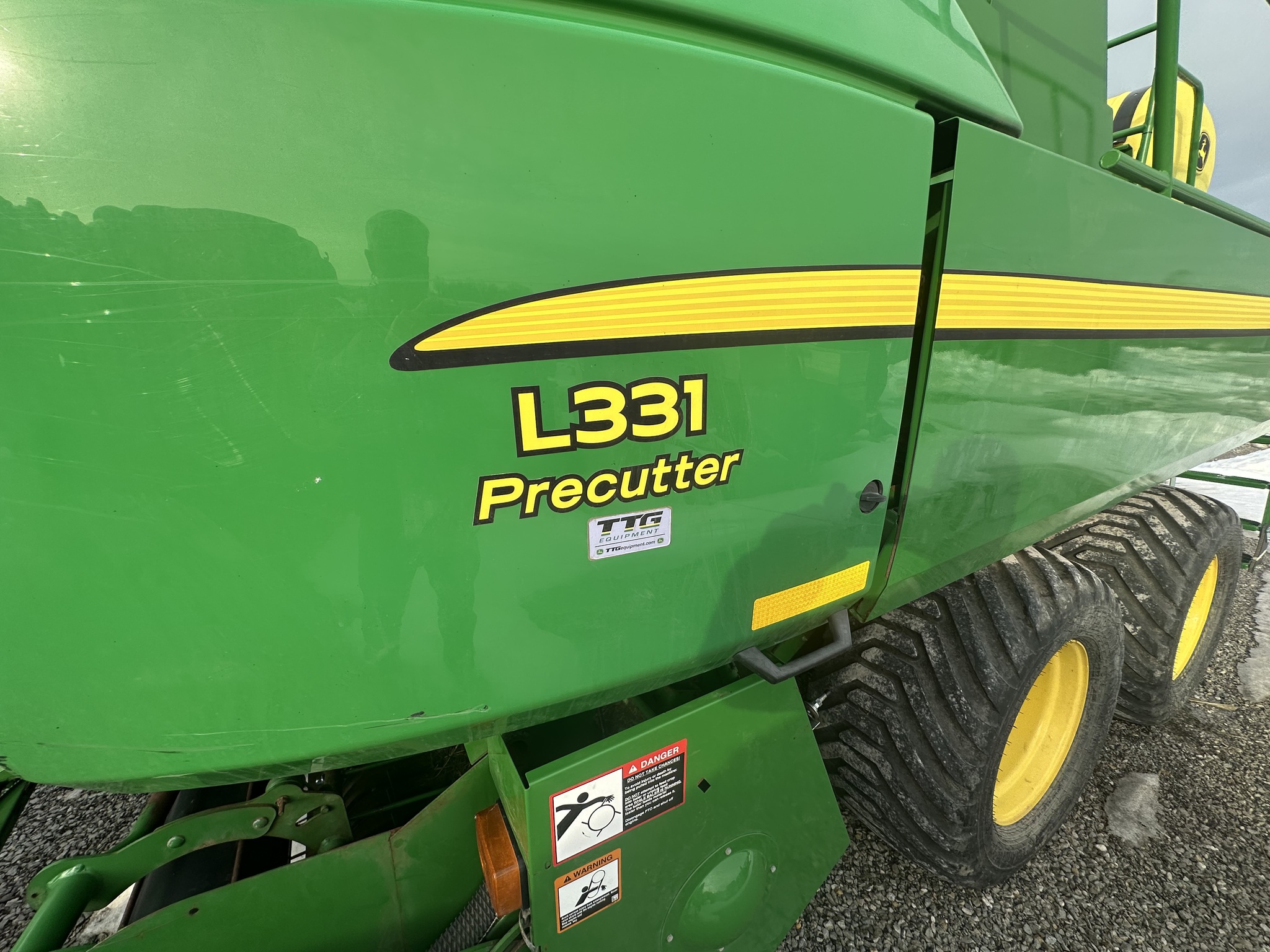 2022 John Deere L331 Image 5