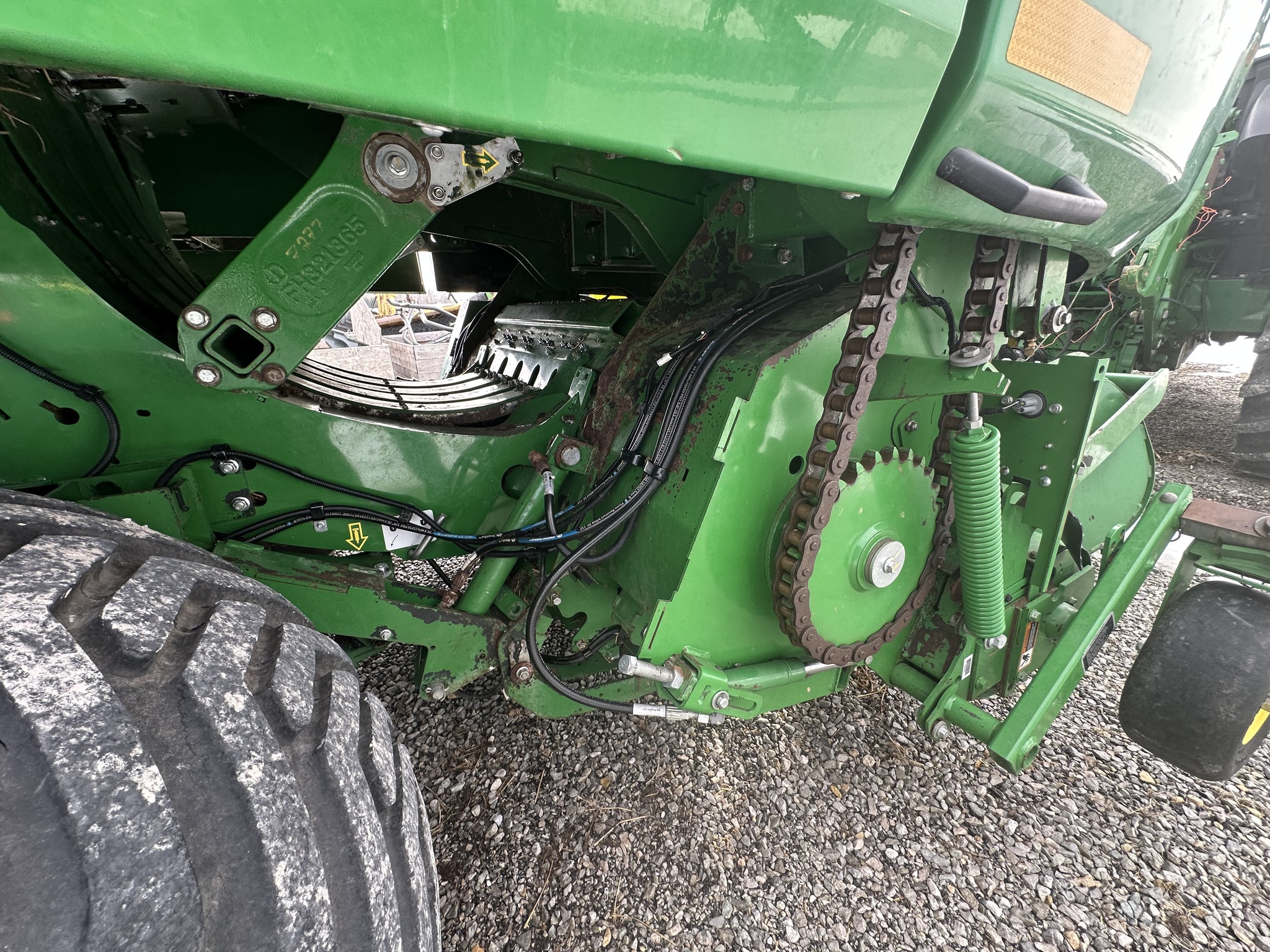 2022 John Deere L331 Image 9