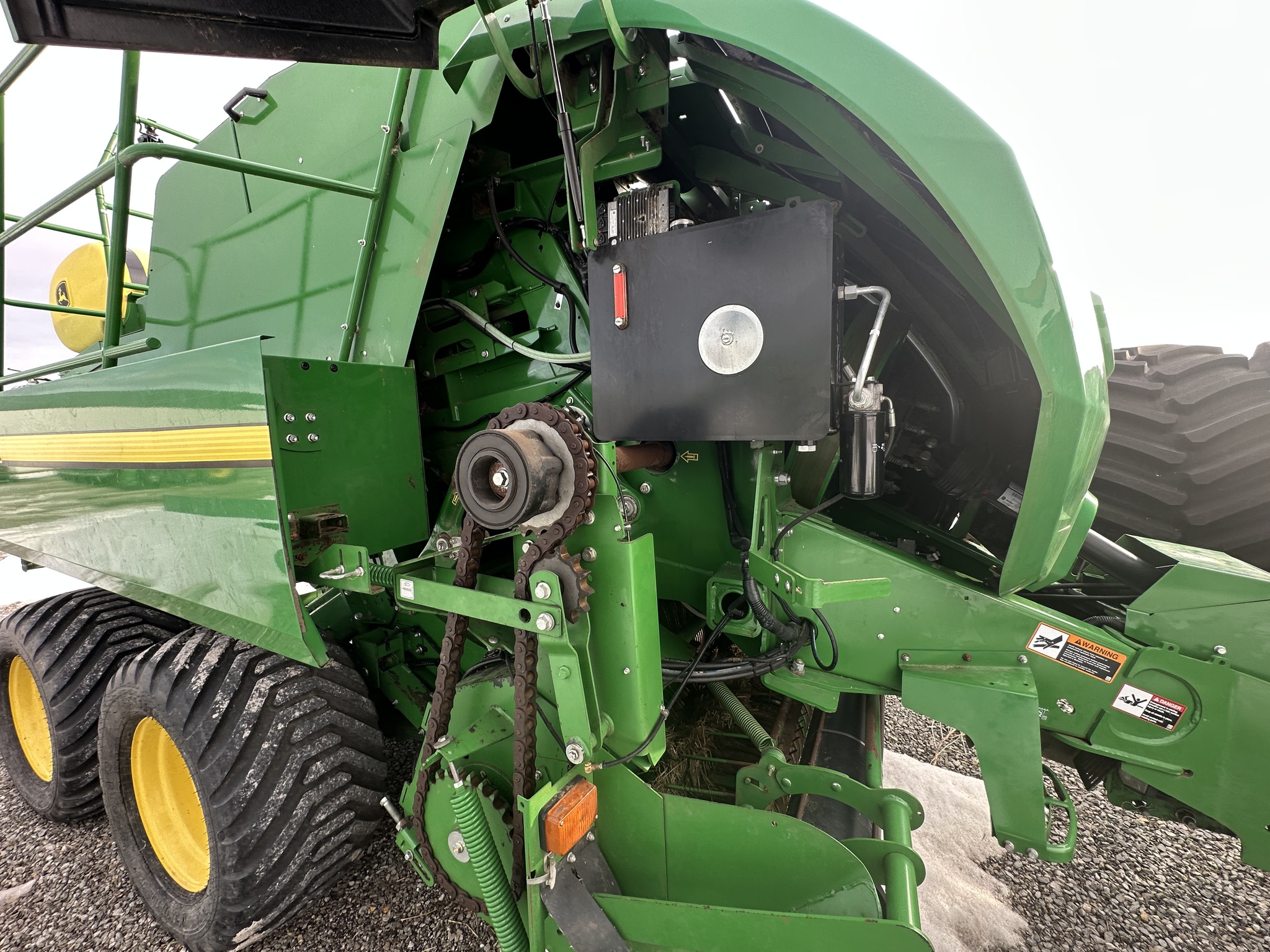 2022 John Deere L331 Image 8