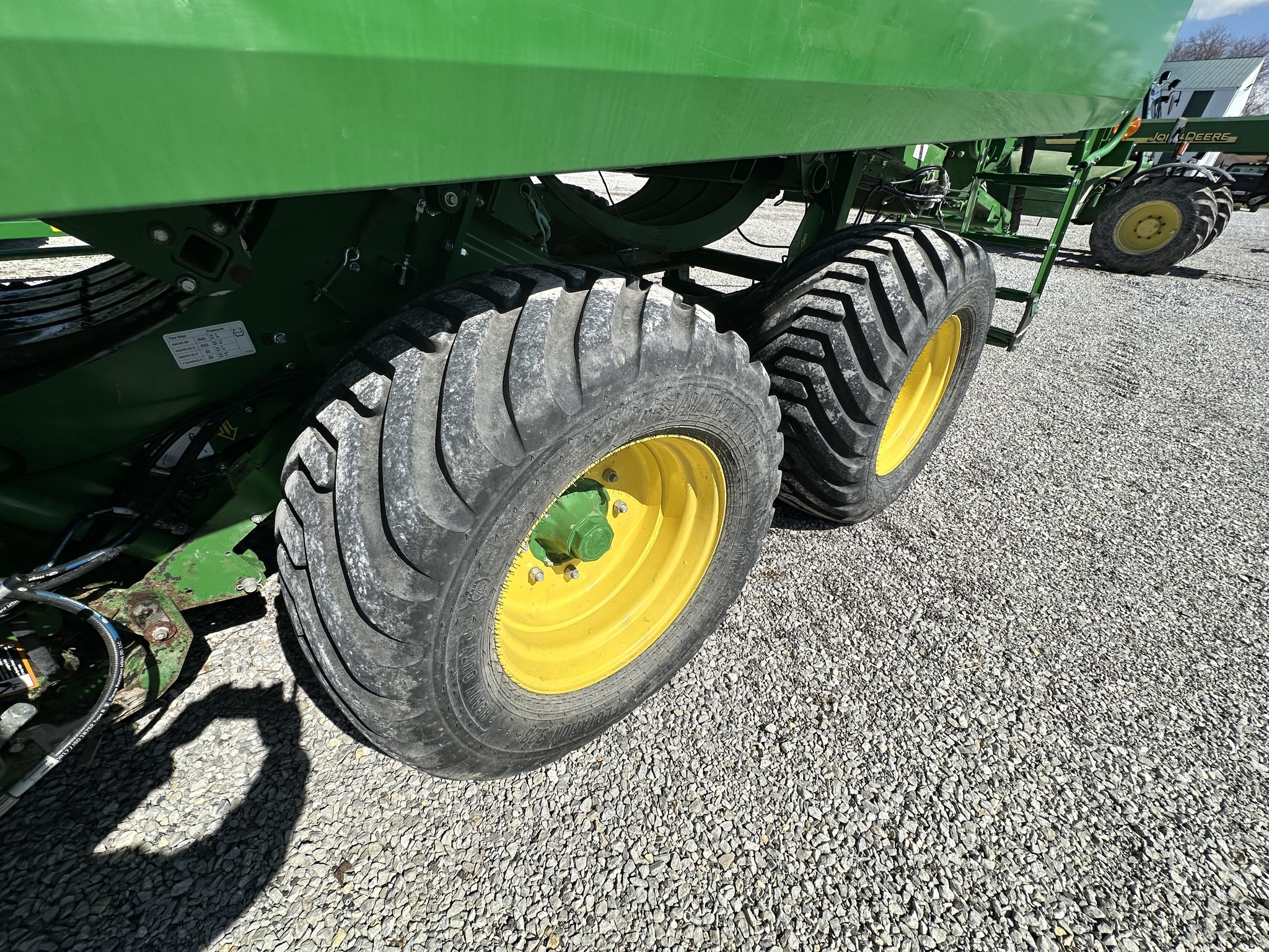 2022 John Deere L331 Image 3