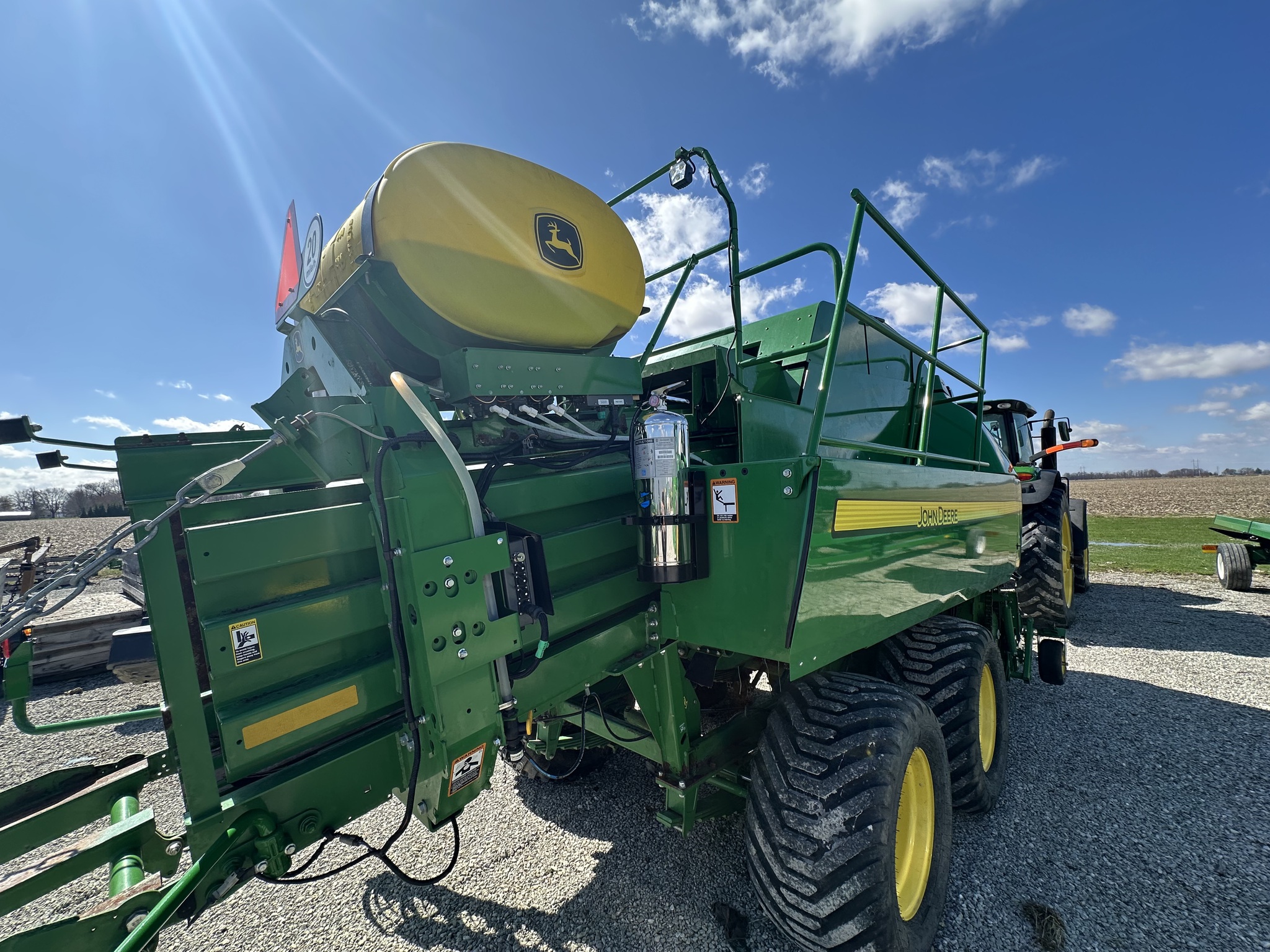 2022 John Deere L331 Image 19