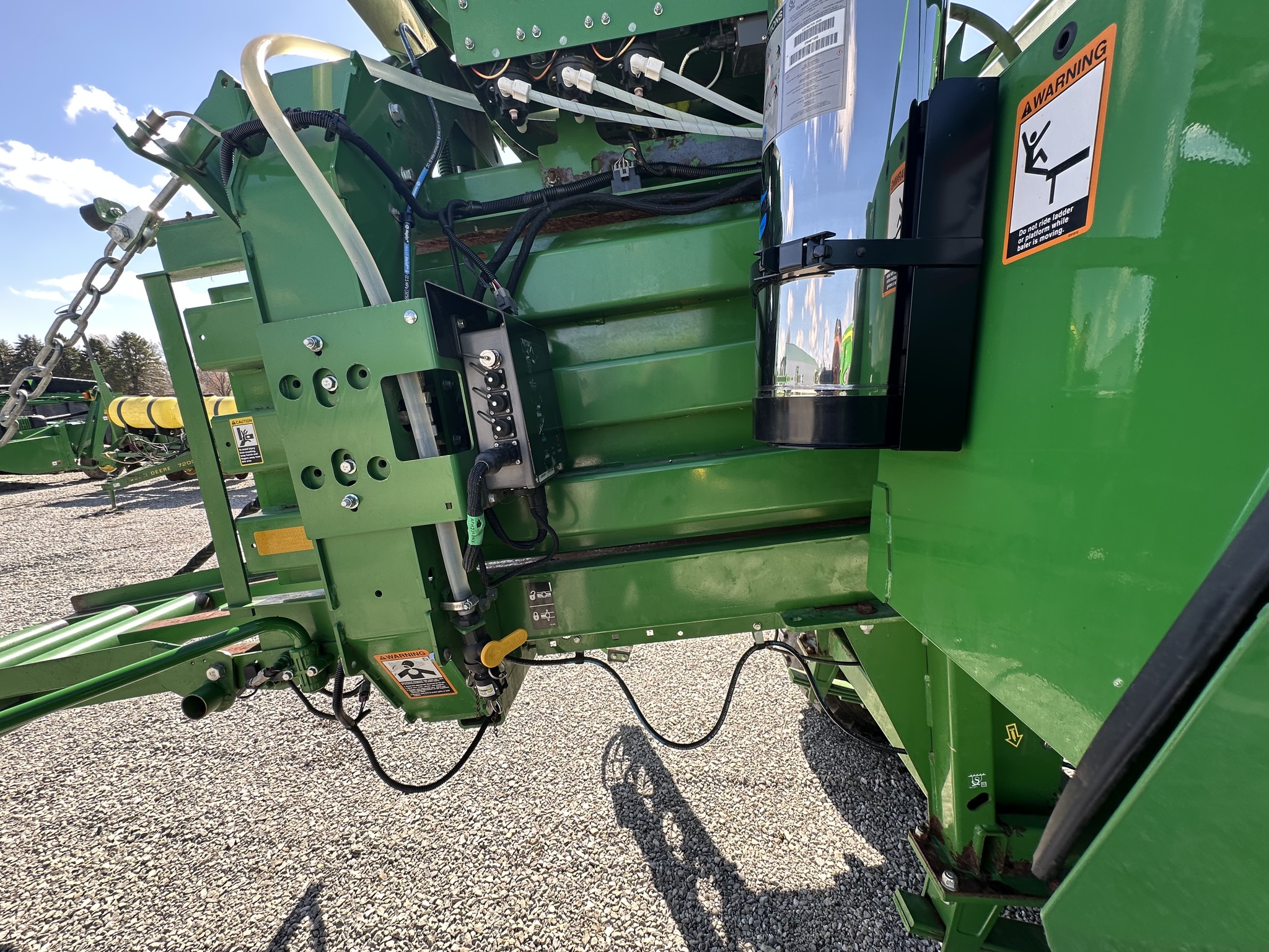 2022 John Deere L331 Image 20