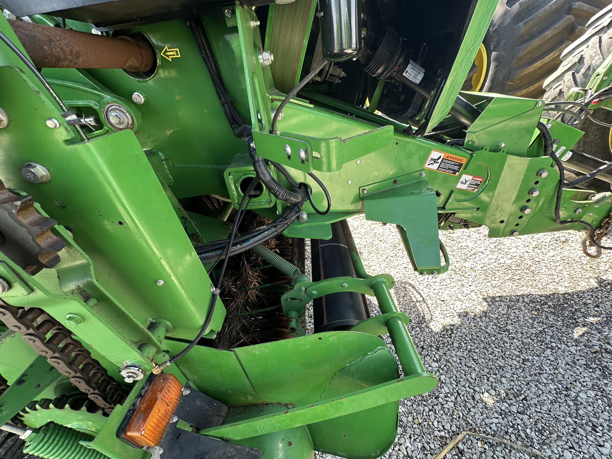 2022 John Deere L331 Image 26