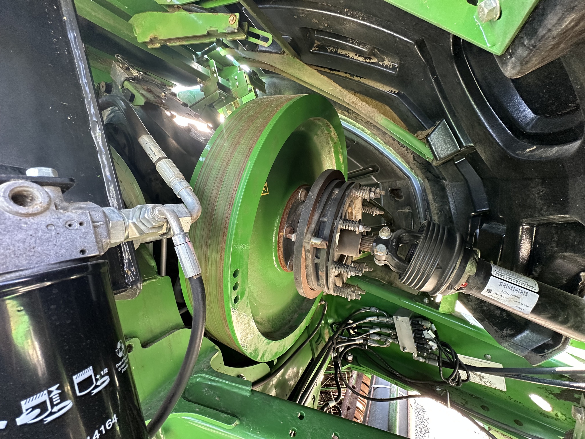 2022 John Deere L331 Image 27