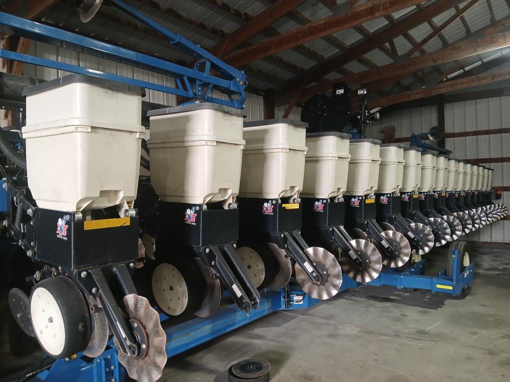 2014 Kinze 3600 Image 1