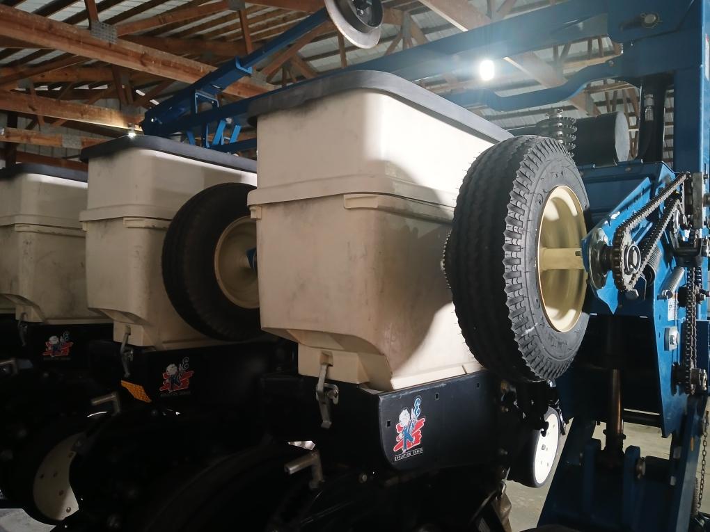 2014 Kinze 3600 Image 4