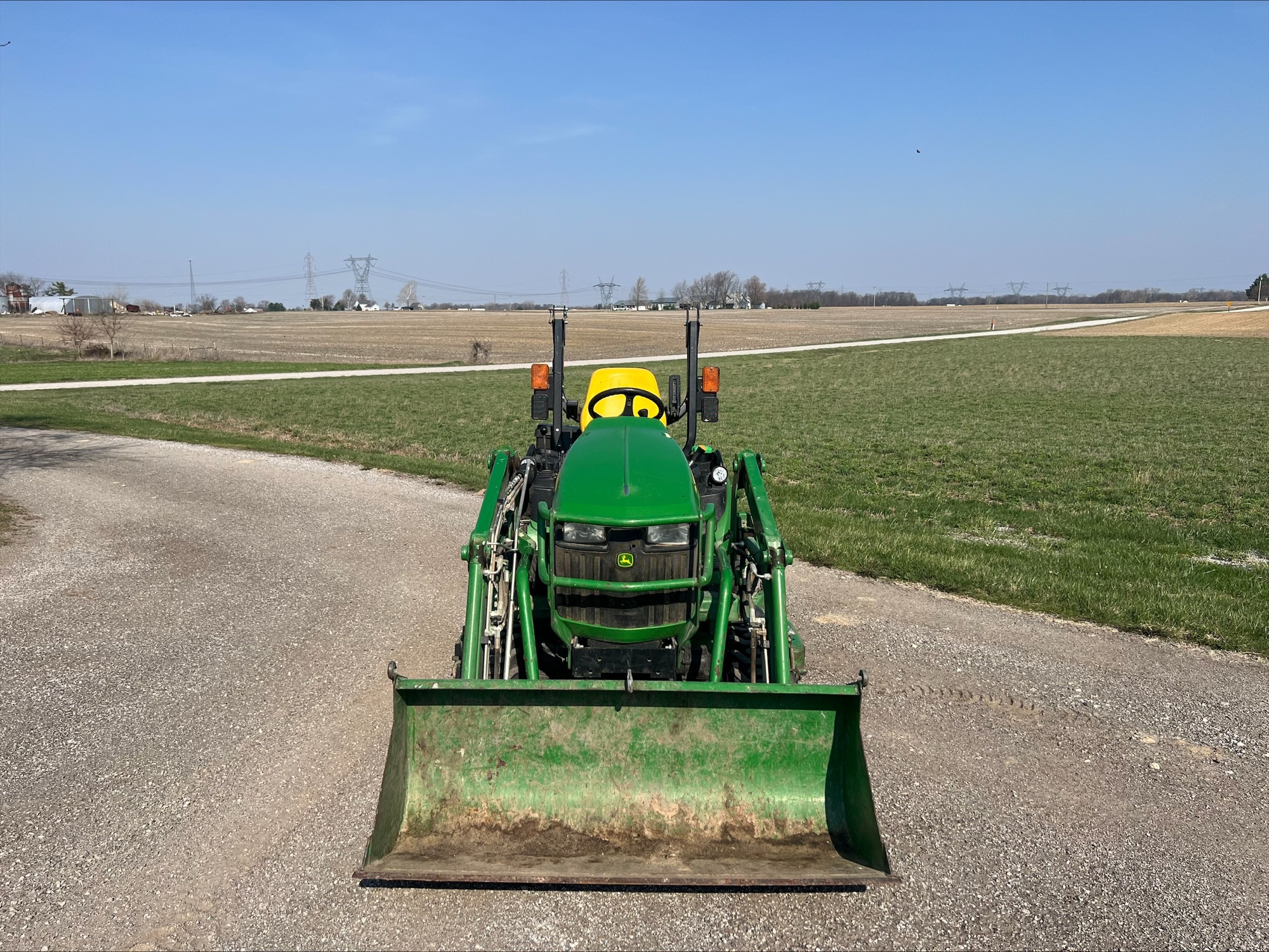 2015 John Deere 1025R Image 2