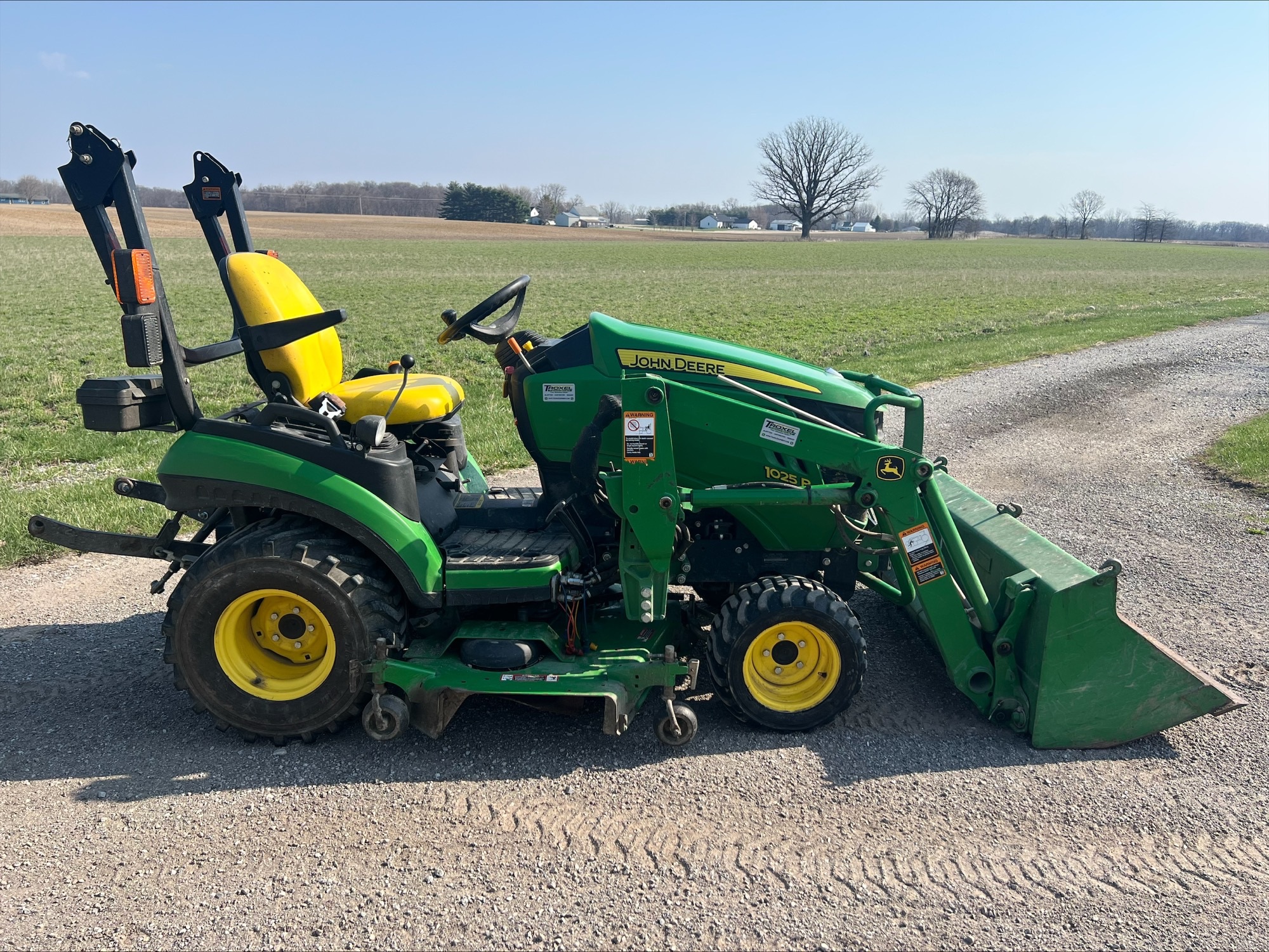2015 John Deere 1025R Image 5