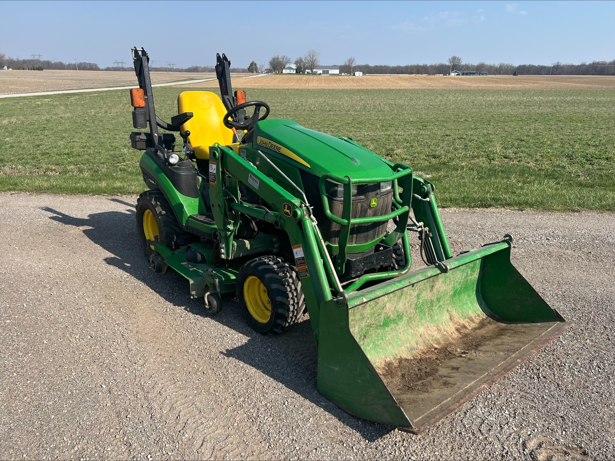2015 John Deere 1025R Image 3