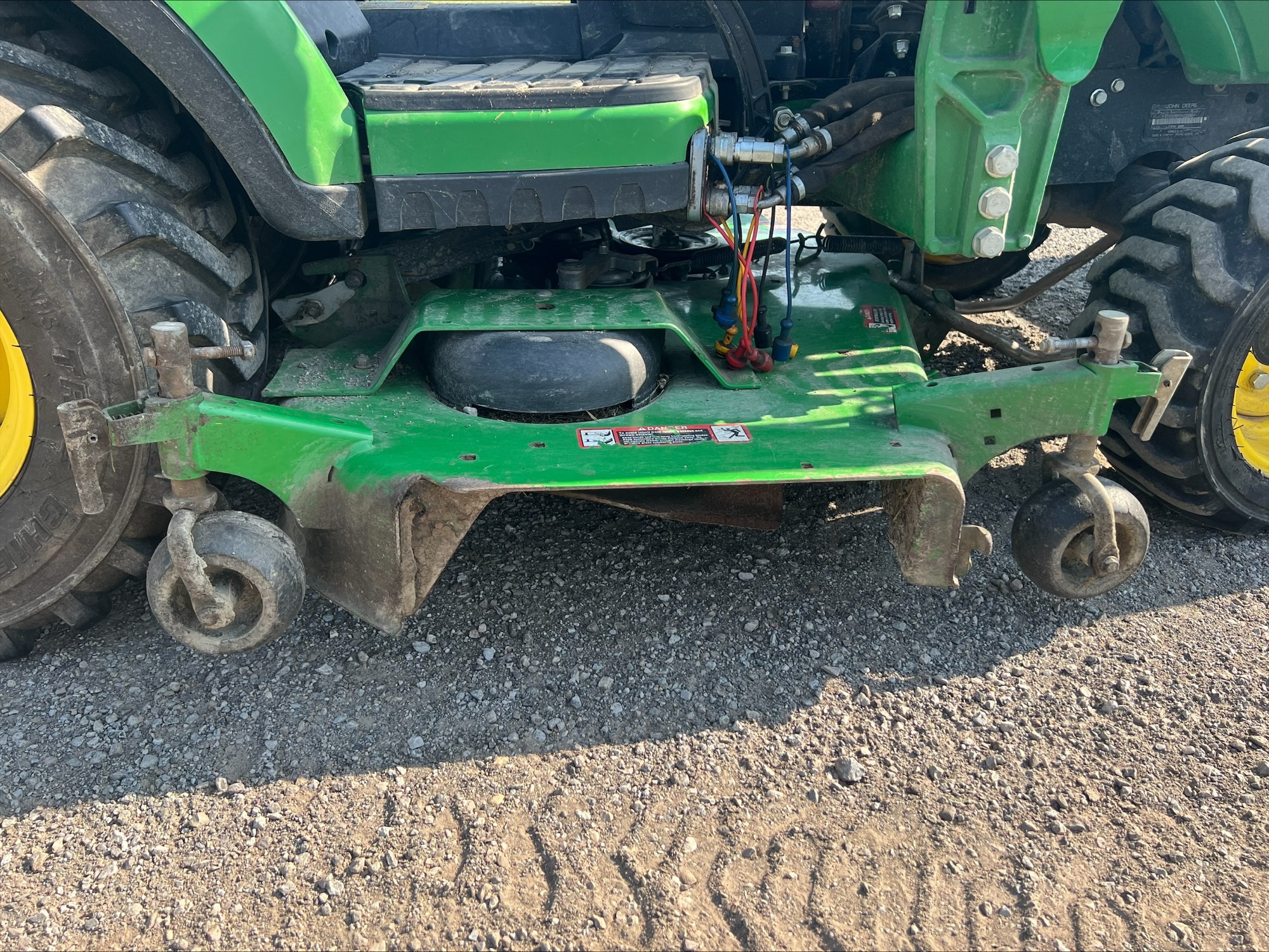 2015 John Deere 1025R Image 12