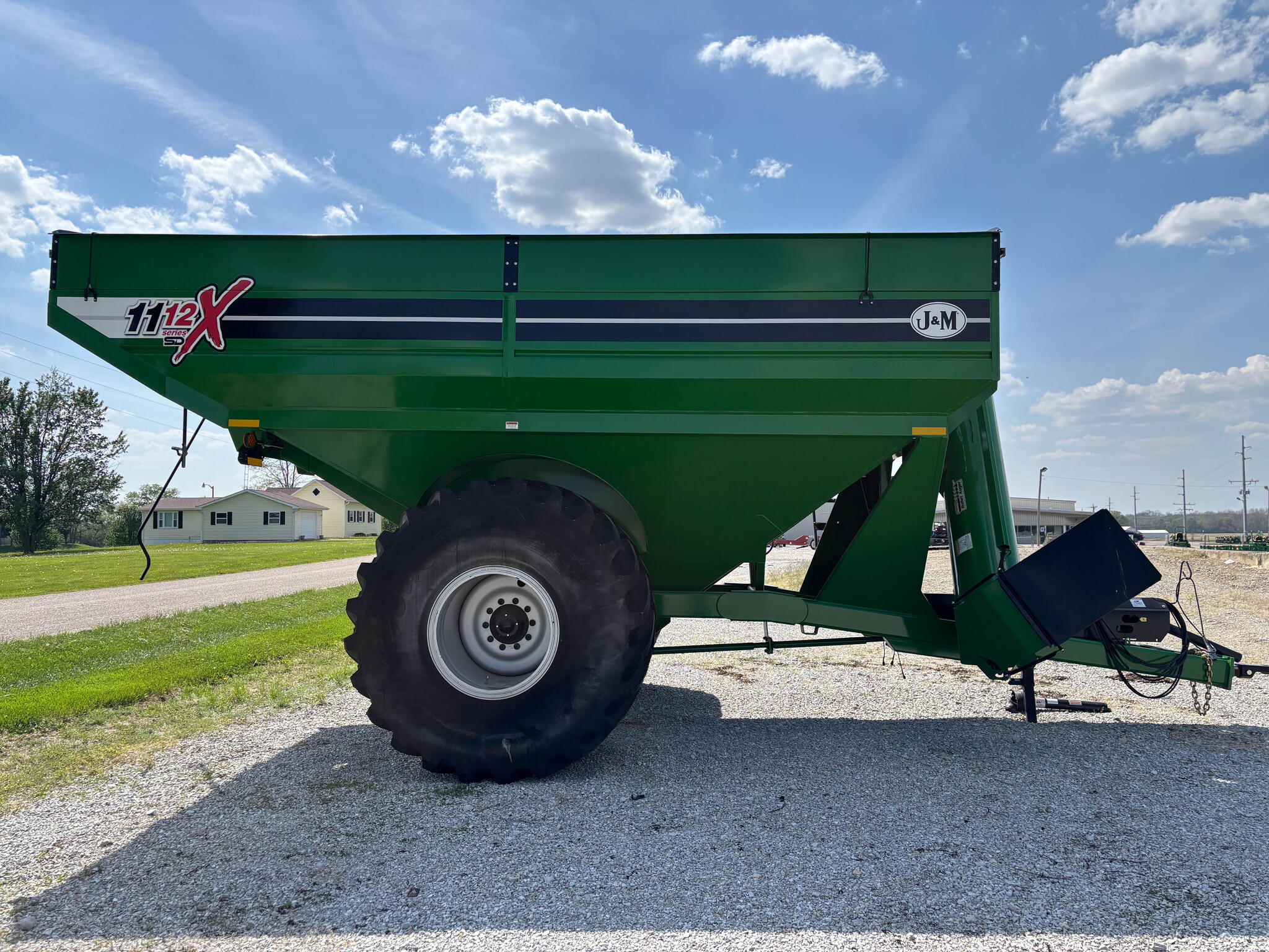 New In-Stock 2024 J&M 1112 Grain Carts at Koenig Equipment in Richmond, IN - PhotoXL3
