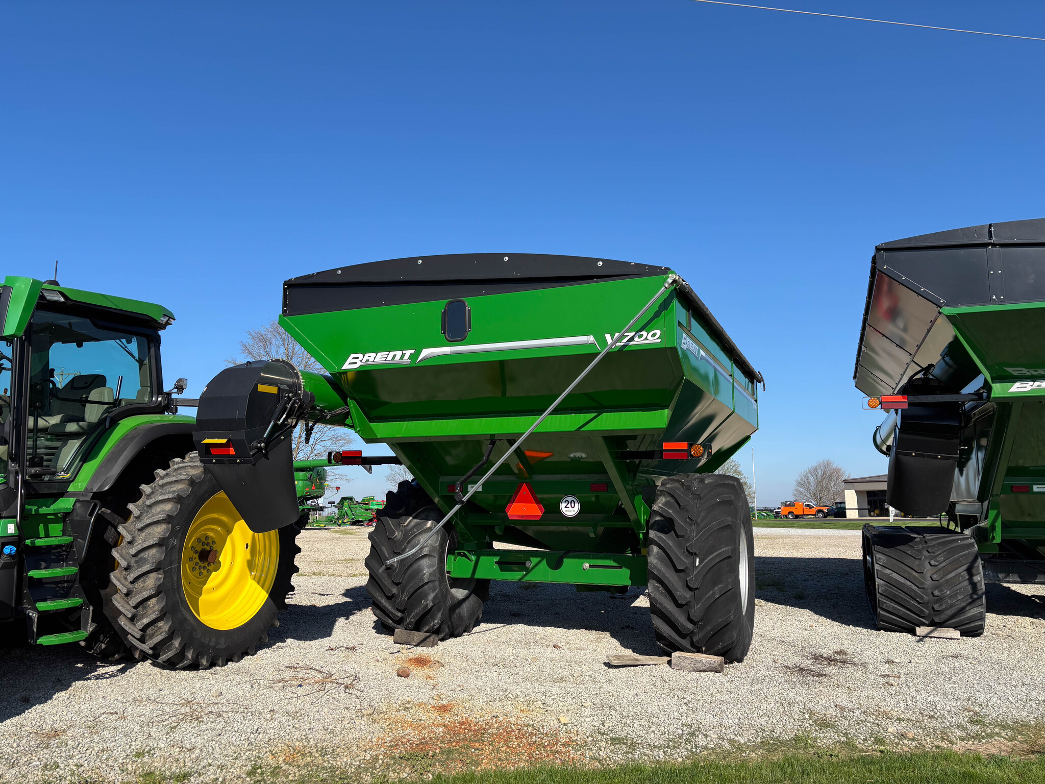 Used 2022 Brent V700 Grain Carts at Koenig Equipment in Urbana, OH - PhotoXL2
