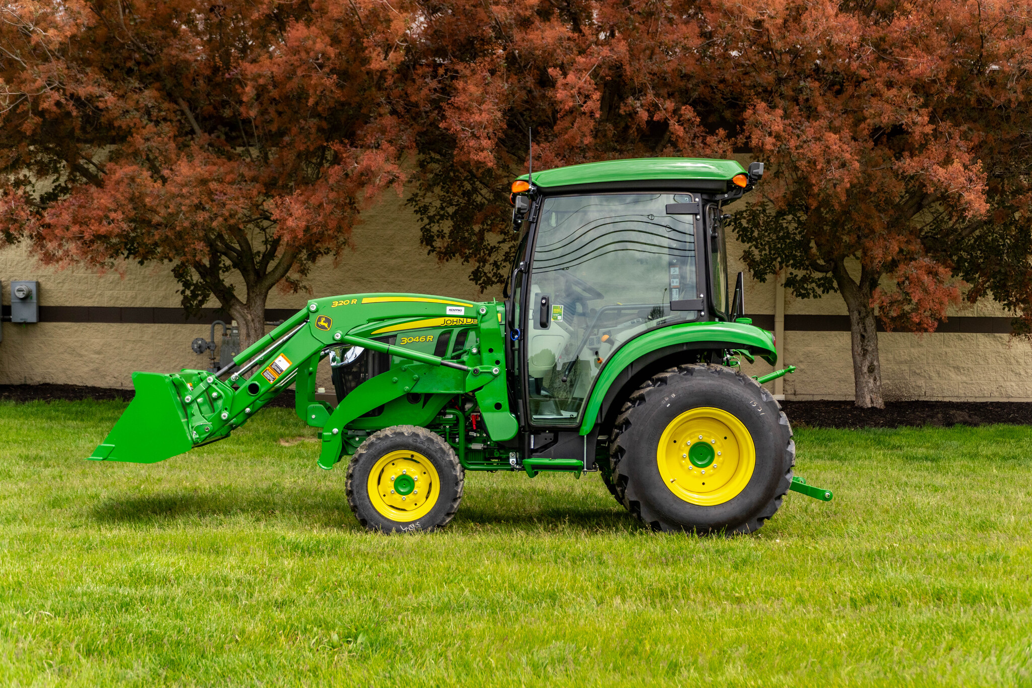 New In-Stock 2026 John Deere 3046R Compact Utility Tractors at Koenig Equipment in Tipp City, OH - PhotoXL2