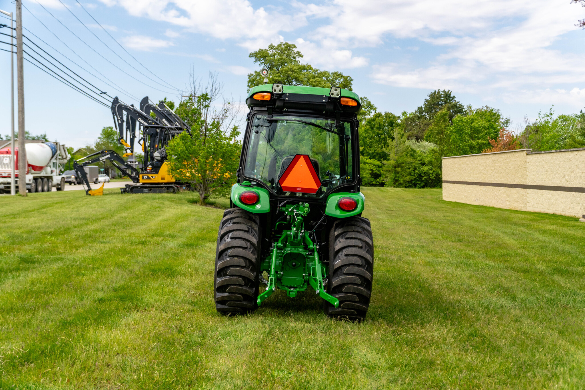 New In-Stock 2026 John Deere 3046R Compact Utility Tractors at Koenig Equipment in Tipp City, OH - PhotoXL6