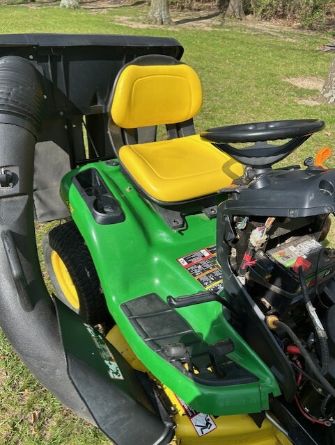 2007 John Deere X304 Image 3
