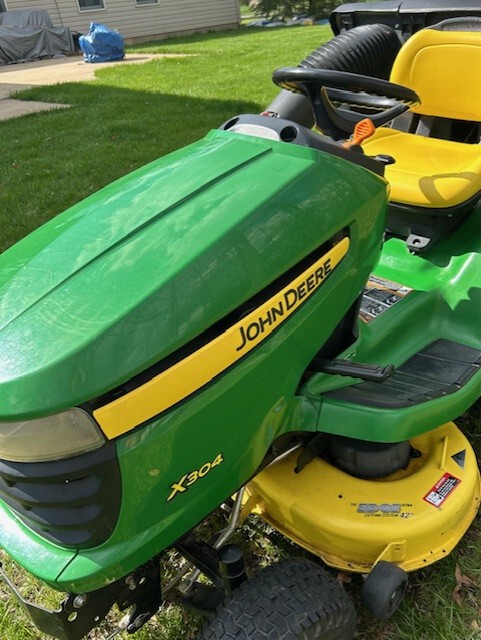 2007 John Deere X304 Image 2