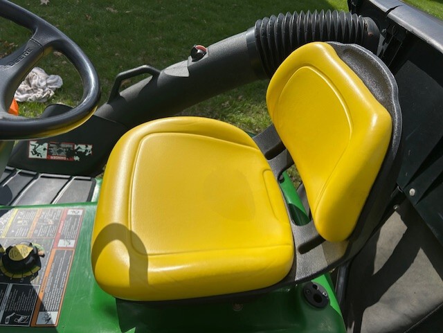 2007 John Deere X304 Image 6