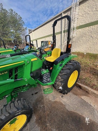 0 John Deere 4044M-7